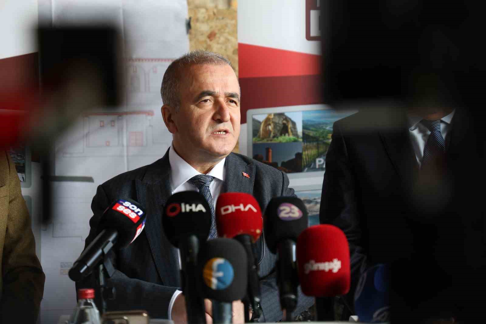 Elazığ Valisi Hatipoğlu: "2025’te arkeolojik çalışmalara 20 milyon TL kaynak aktardık" 5 elazig valisi hatipoglu 2025te arkeolojik calismalara 20 milyon tl kaynak aktardik 1 qGpmHpyG
