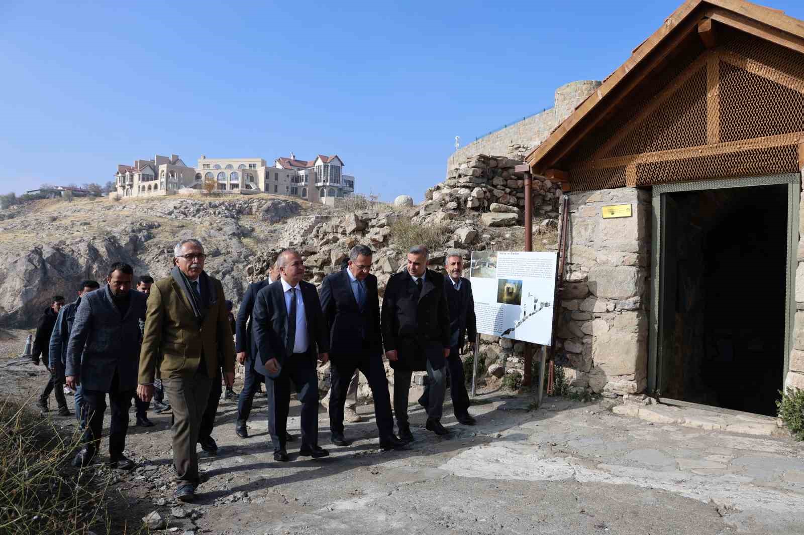 Elazığ Valisi Hatipoğlu: "2025’te arkeolojik çalışmalara 20 milyon TL kaynak aktardık" 9 elazig valisi hatipoglu 2025te arkeolojik calismalara 20 milyon tl kaynak aktardik 5 VlI7nsem