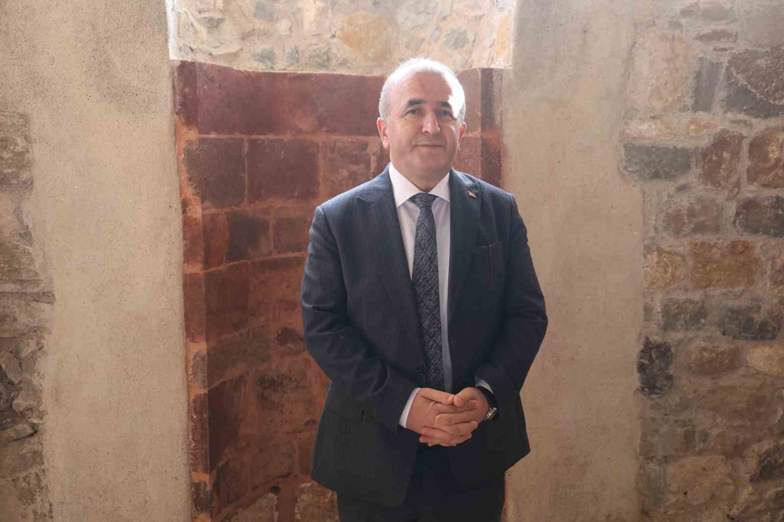 Elazığ Valisi Hatipoğlu: "2025’te arkeolojik çalışmalara 20 milyon TL kaynak aktardık" 11 elazig valisi hatipoglu 2025te arkeolojik calismalara 20 milyon tl kaynak aktardik 7 3rd98jZu