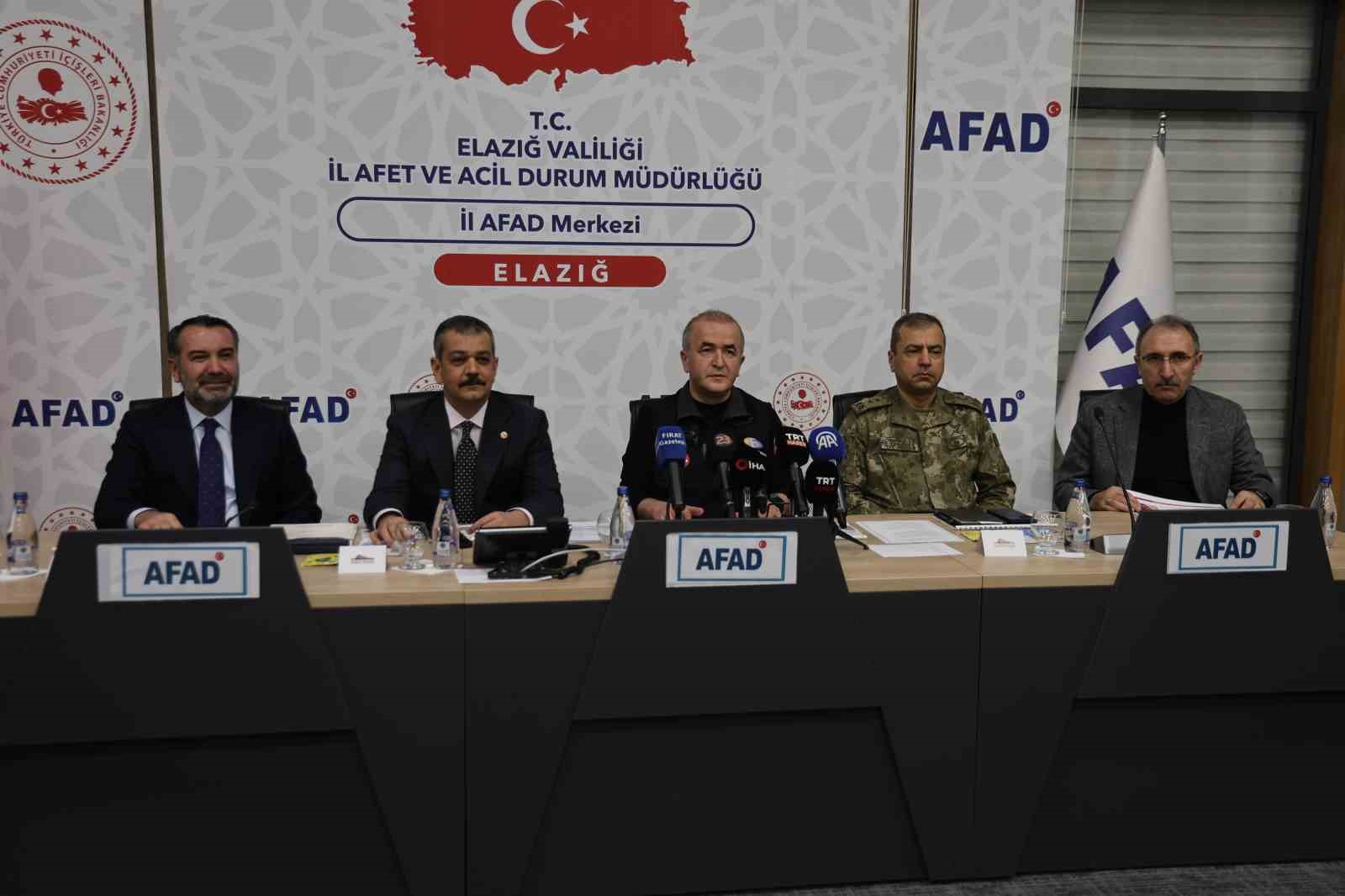 Elazığ Valisi Hatipoğlu: "Acının büyüklüğü karşısında dayanışmamız daha da büyüdü" 5 elazig valisi hatipoglu acinin buyuklugu karsisinda dayanismamiz daha da buyudu 1 vWmRwKWu