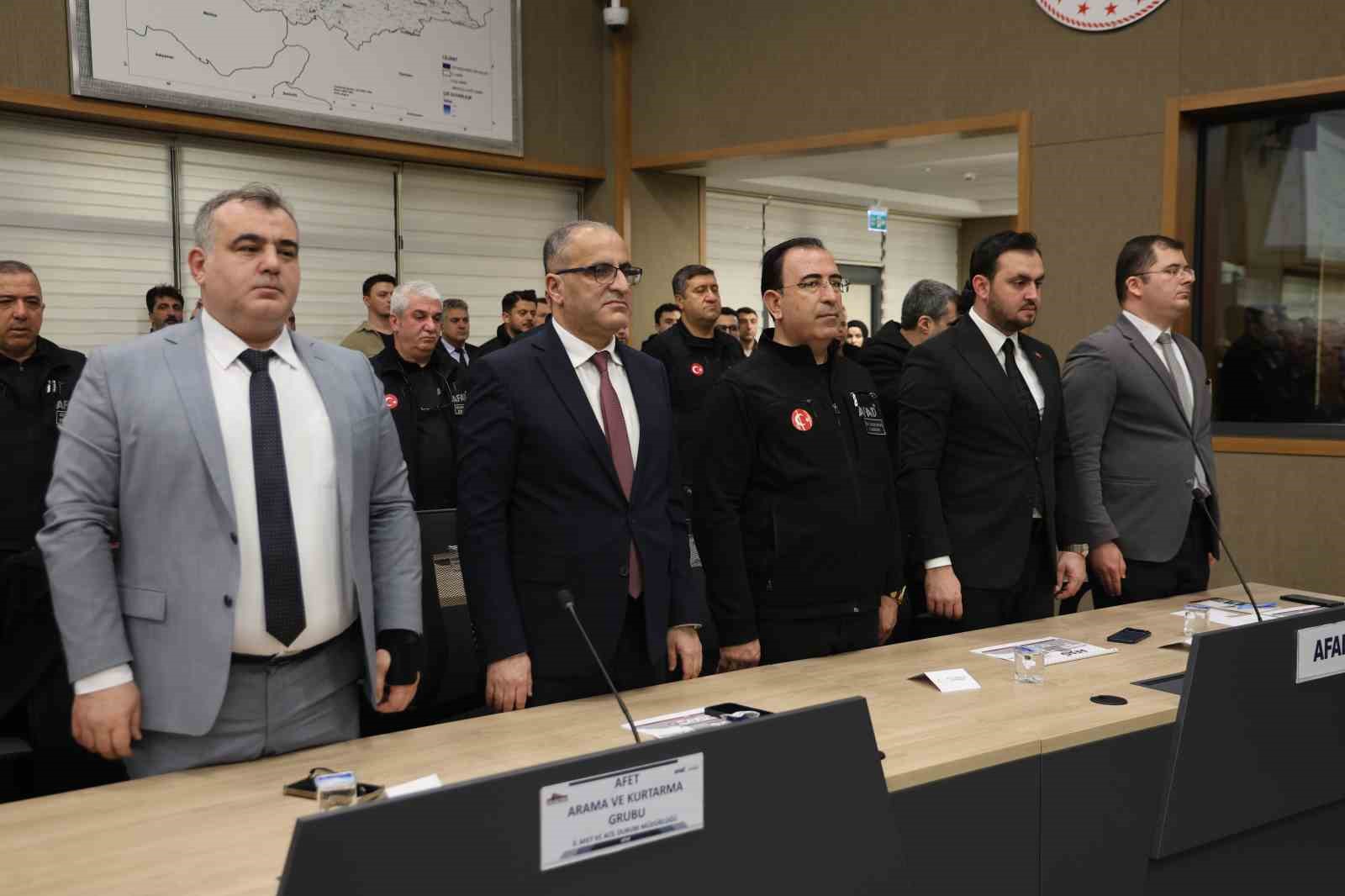 Elazığ Valisi Hatipoğlu: "Acının büyüklüğü karşısında dayanışmamız daha da büyüdü" 7 elazig valisi hatipoglu acinin buyuklugu karsisinda dayanismamiz daha da buyudu 3 vmkdNOeN