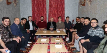 elazig-valisi-hatipoglu-iftarda-genclerle-bulustu-peWYKAdy.jpg