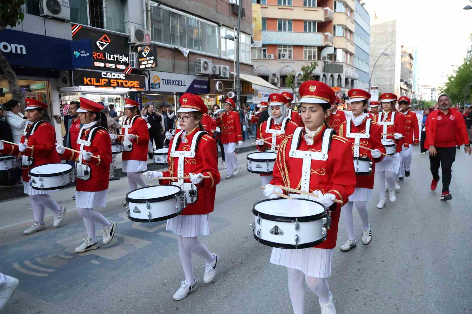 elazigda 100 metrelik turk bayragiyla fener alayi duzenlendi 2 Namq99tN