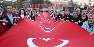 elazigda-100-metrelik-turk-bayragiyla-fener-alayi-duzenlendi-LADIzzDW.jpg