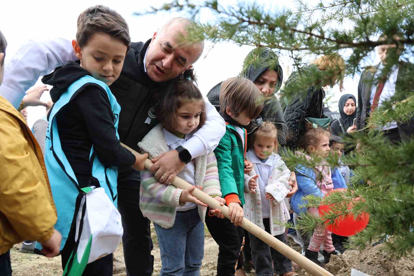 elazigda 23 bin 650 fidan toprakla bulustu 2 G1sLWEQO