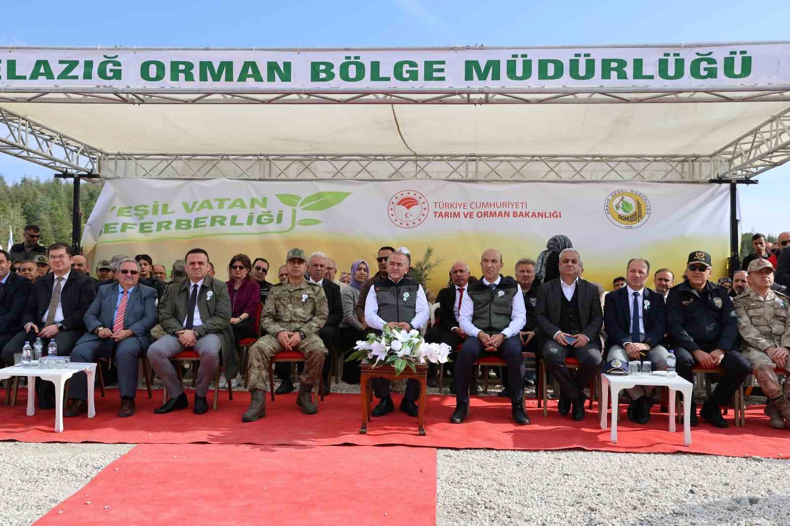 elazigda 23 bin 650 fidan toprakla bulustu 4 uO9Z7LZ4
