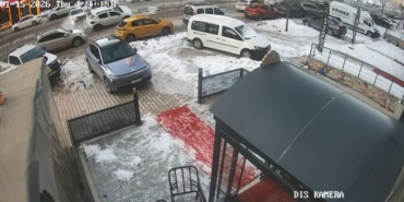 elazigda-3-aracin-karistigi-kaza-kamerada-1-yarali-PkhZI5UG.jpg