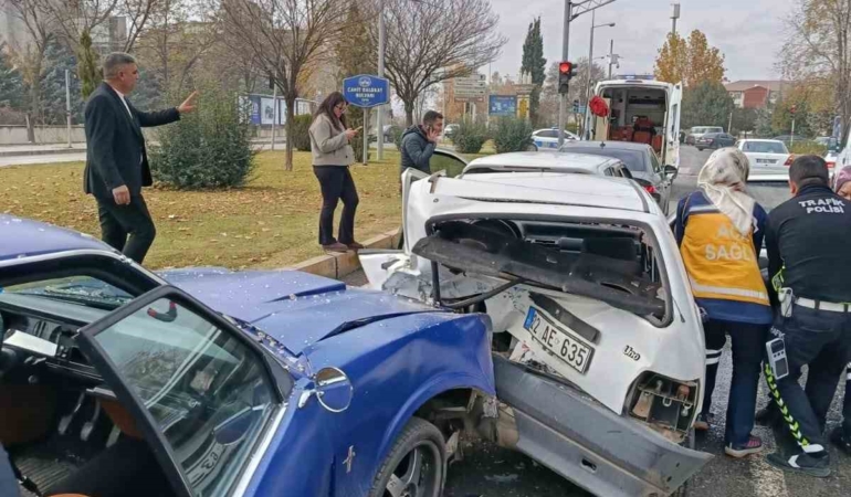 elazigda-4-aracli-zincirleme-kaza-1-yarali-iJdGJIvK.jpg