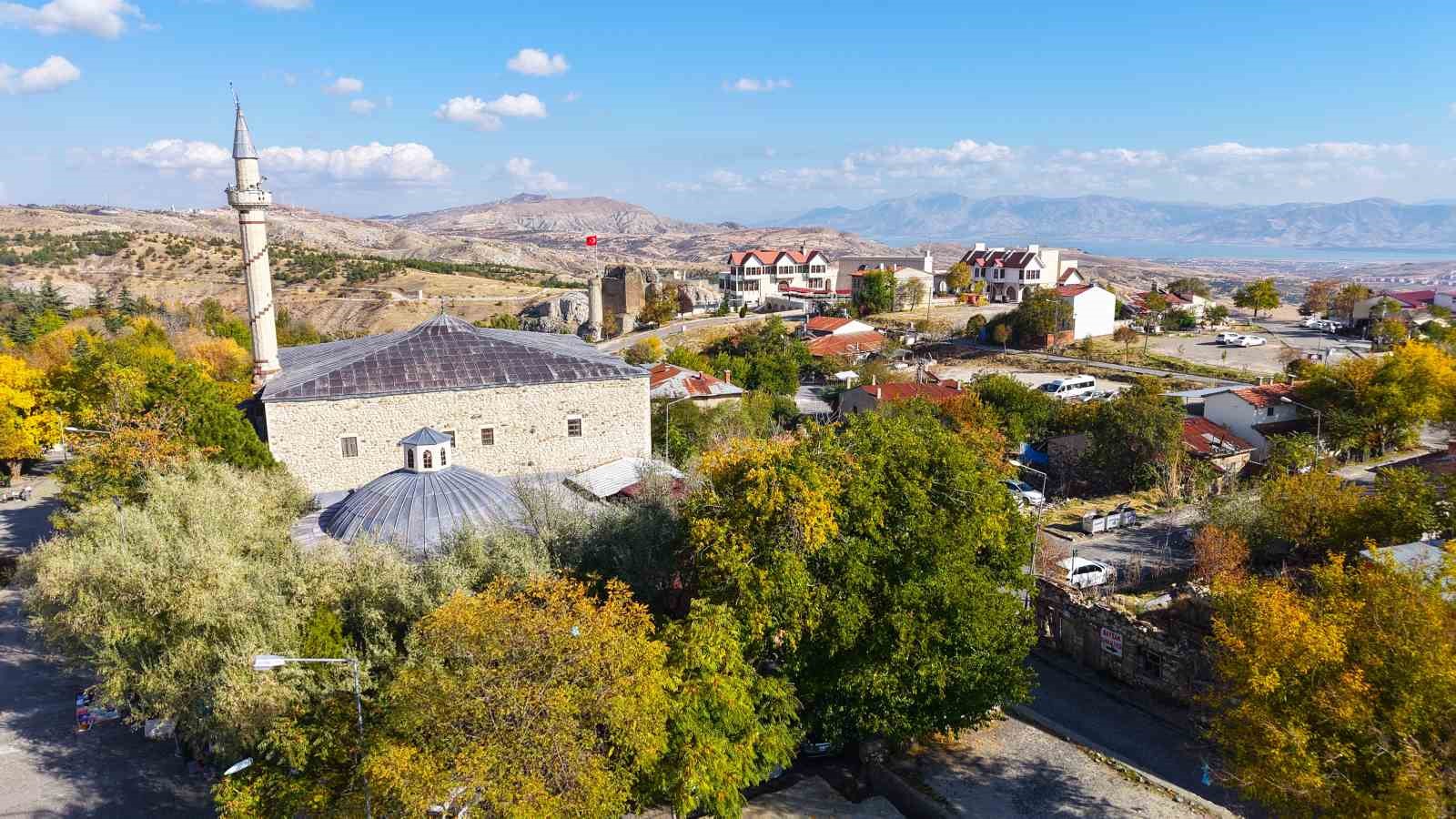 elazigda 4 bin yillik mahalle sonbaharda gorenleri mest ediyor 11