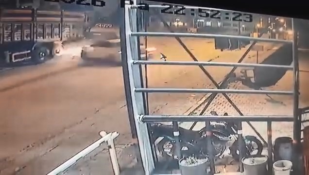 elazigda 4 kisinin yaralandigi kazanin goruntusu ortaya cikti 1