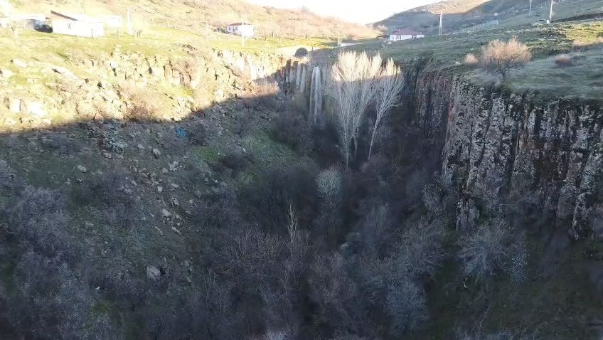elazigda 40 metre yukseklikten dokulen selale kesfedilmeyi bekliyor 2 bXNyM4QS
