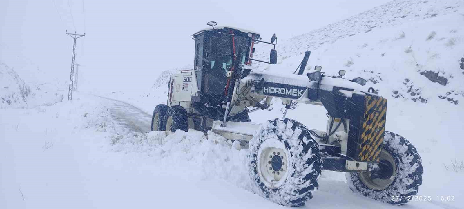 Elazığ’da 423 köy yolu ulaşıma kapandı, ekiplerin çalışması sürüyor 4 elazigda 423 koy yolu ulasima kapandi ekiplerin calismasi suruyor 0 pHk5APuP