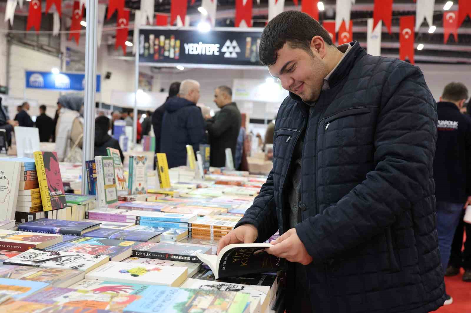 elazigda 6 kitap fuari kapilarini acti 11