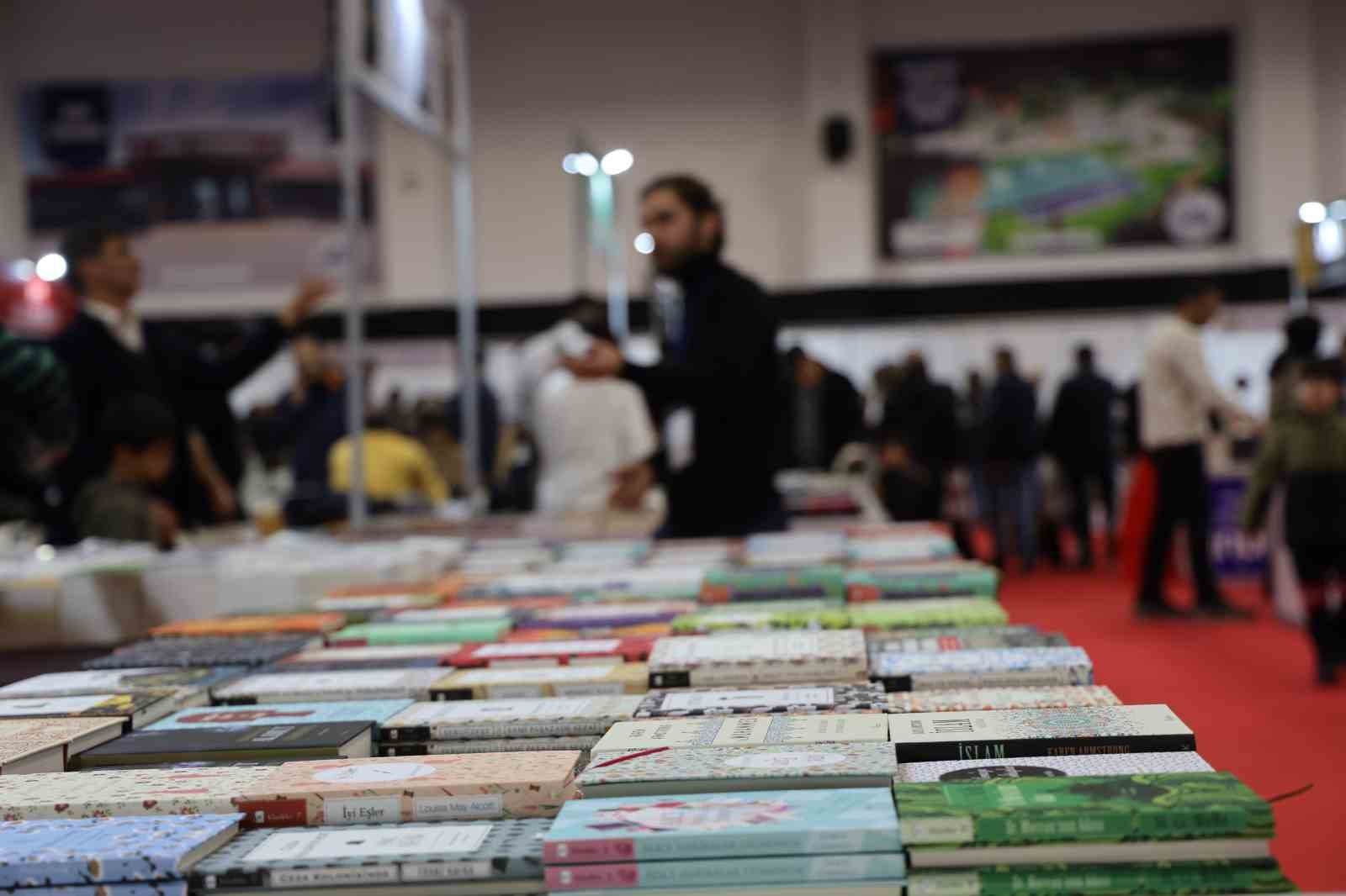 elazigda 6 kitap fuari kapilarini acti 13 MZeyRaQg