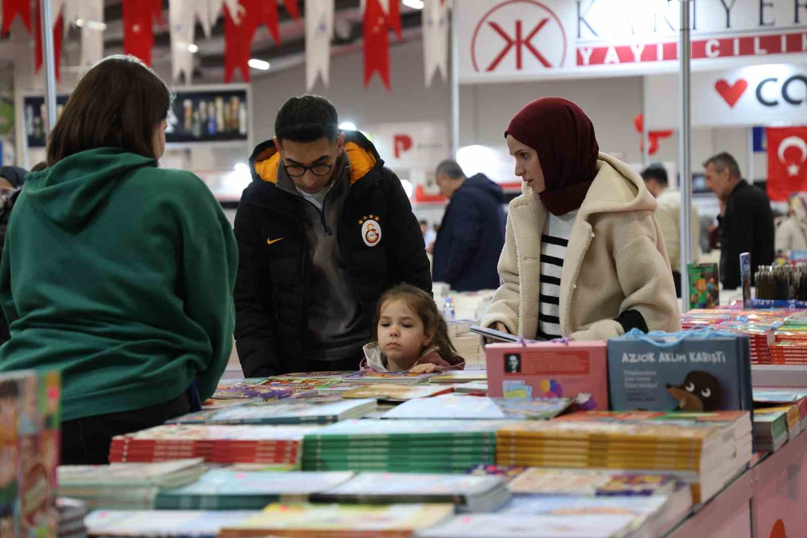elazigda 6 kitap fuari kapilarini acti 2 v4i8TRp9