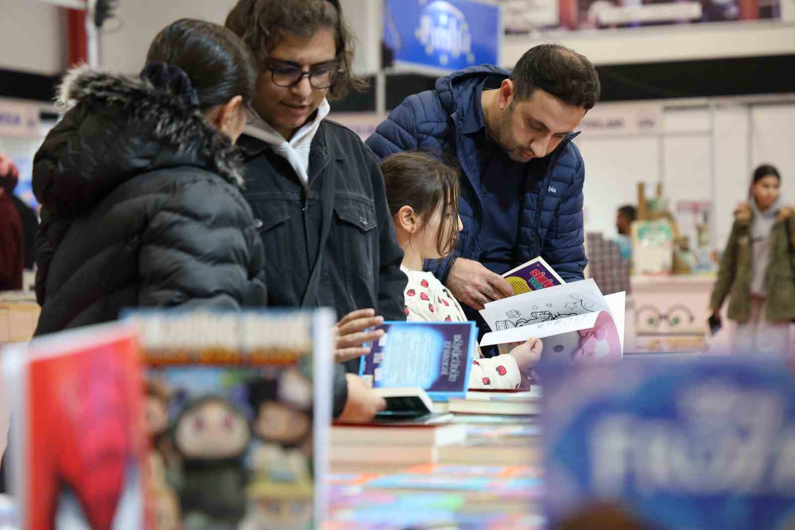 elazigda 6 kitap fuari kapilarini acti 3 FwAW6tMJ