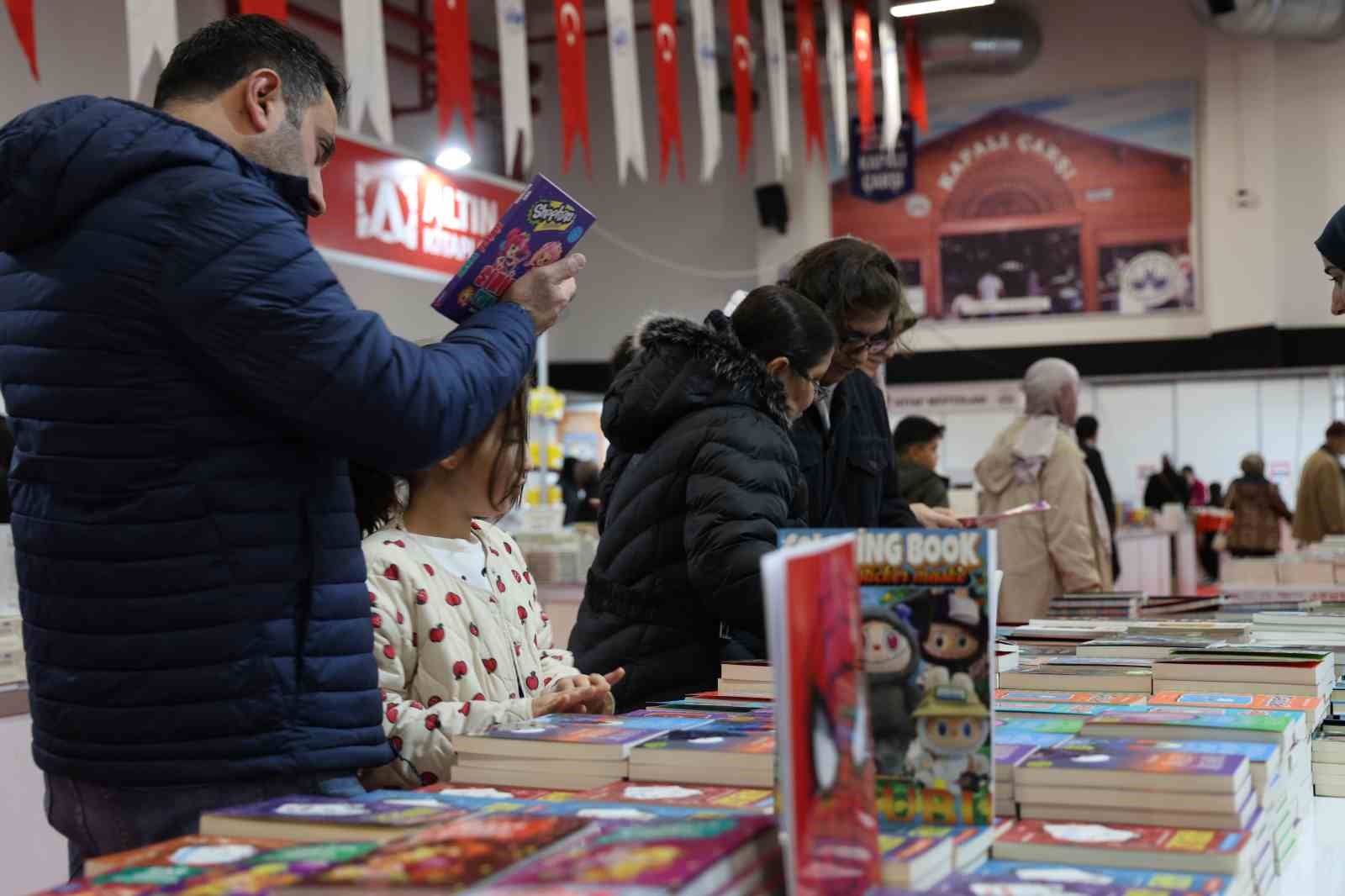 elazigda 6 kitap fuari kapilarini acti 5 7kJUAWE3