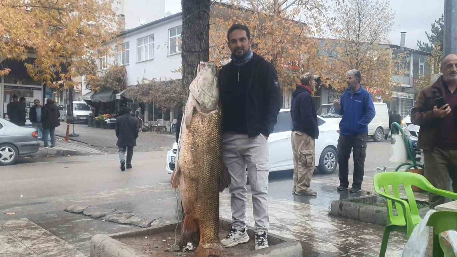 elazigda 60 kiloluk turna baligi yakalandi 0 zdA288Sf