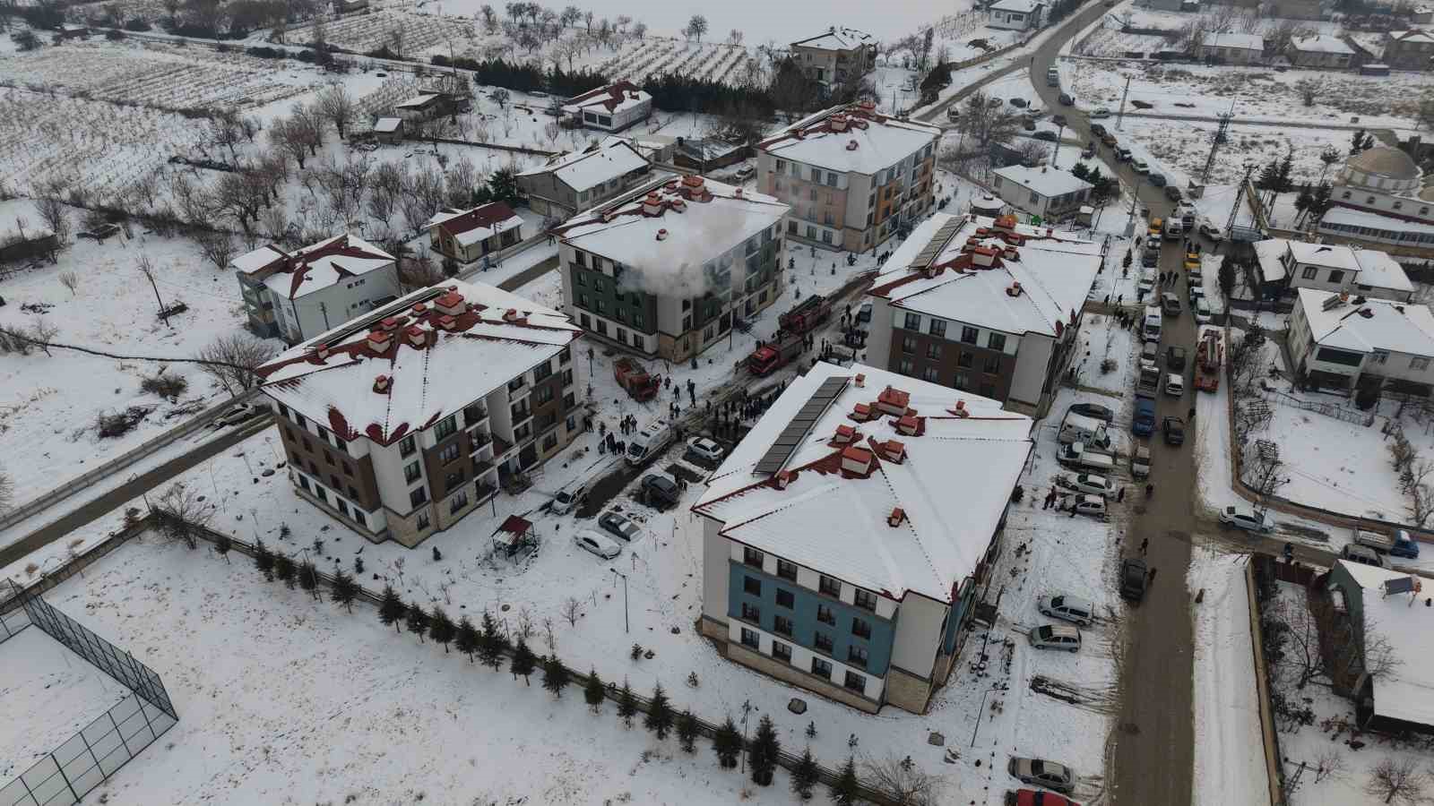 Elazığ’da apartman dairesinde yangın: 11 kişi dumandan etkilendi 5 elazigda apartman dairesinde yangin 11 kisi dumandan etkilendi 1 YnBwqOlY