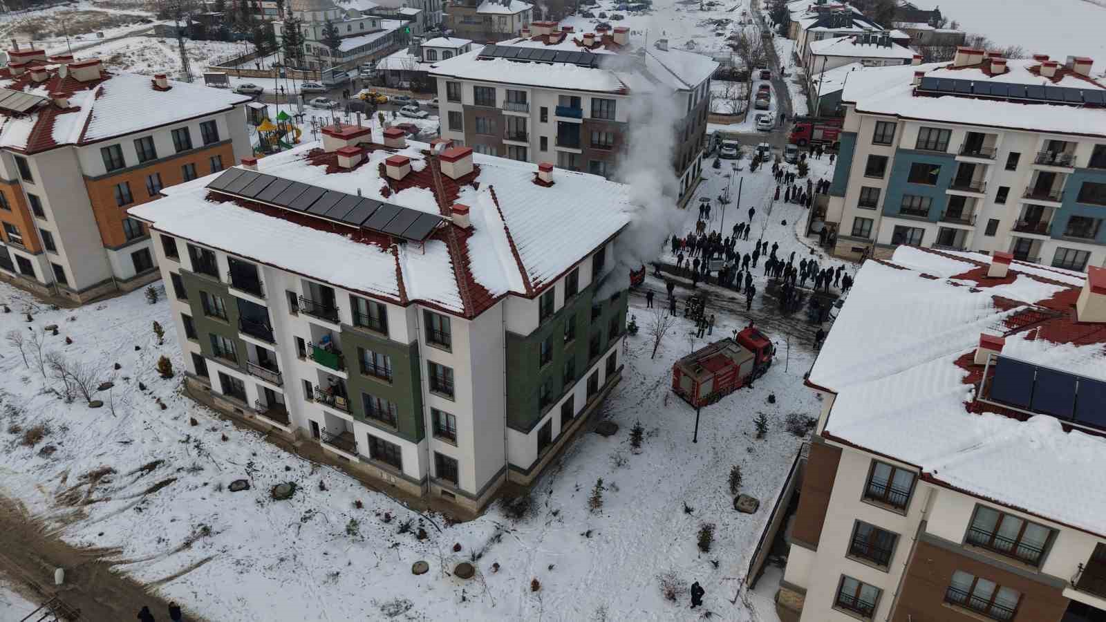 Elazığ’da apartman dairesinde yangın: 11 kişi dumandan etkilendi 6 elazigda apartman dairesinde yangin 11 kisi dumandan etkilendi 2 f7MNr9KP