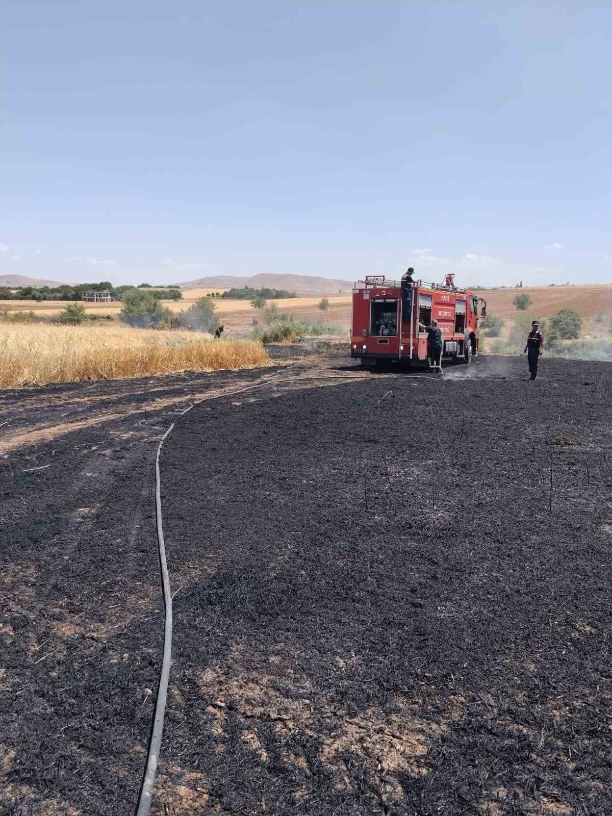 elazigda arazi yangini ekiplerin mudahalesi suruyor 0 JzH9iVZk