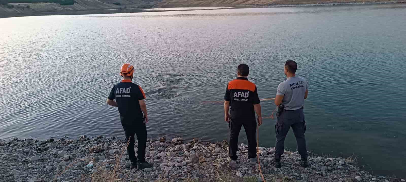 elazigda babasiyla baraj golune giren genc boguldu 2 atQOP1TI