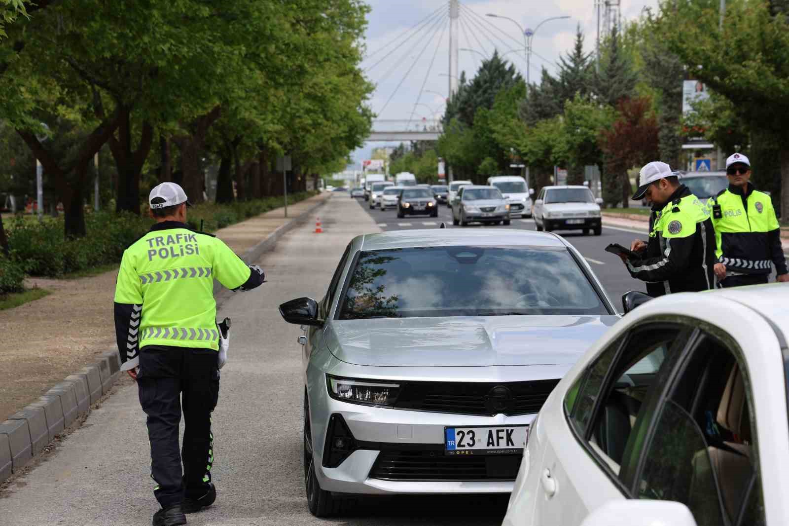 elazigda bayram oncesi genis kapsamli trafik denetimi 3 nWKWhJ2w