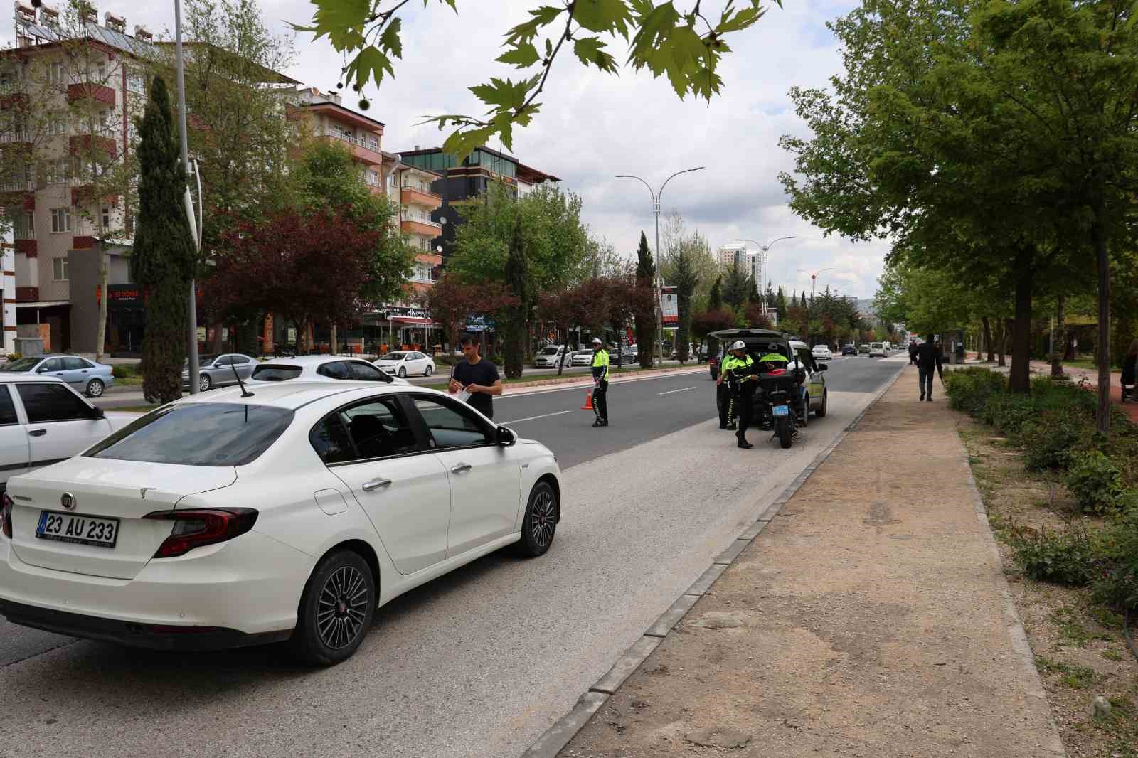 elazigda bayram oncesi genis kapsamli trafik denetimi 6 PUPrtZNL
