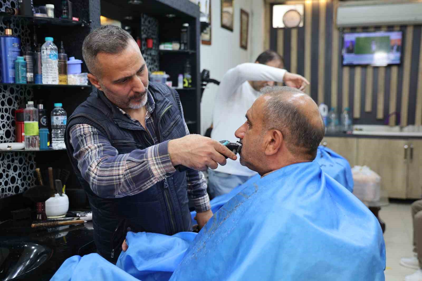elazigda berberlerin bayram mesaisi basladi 0 f5gLGY7F