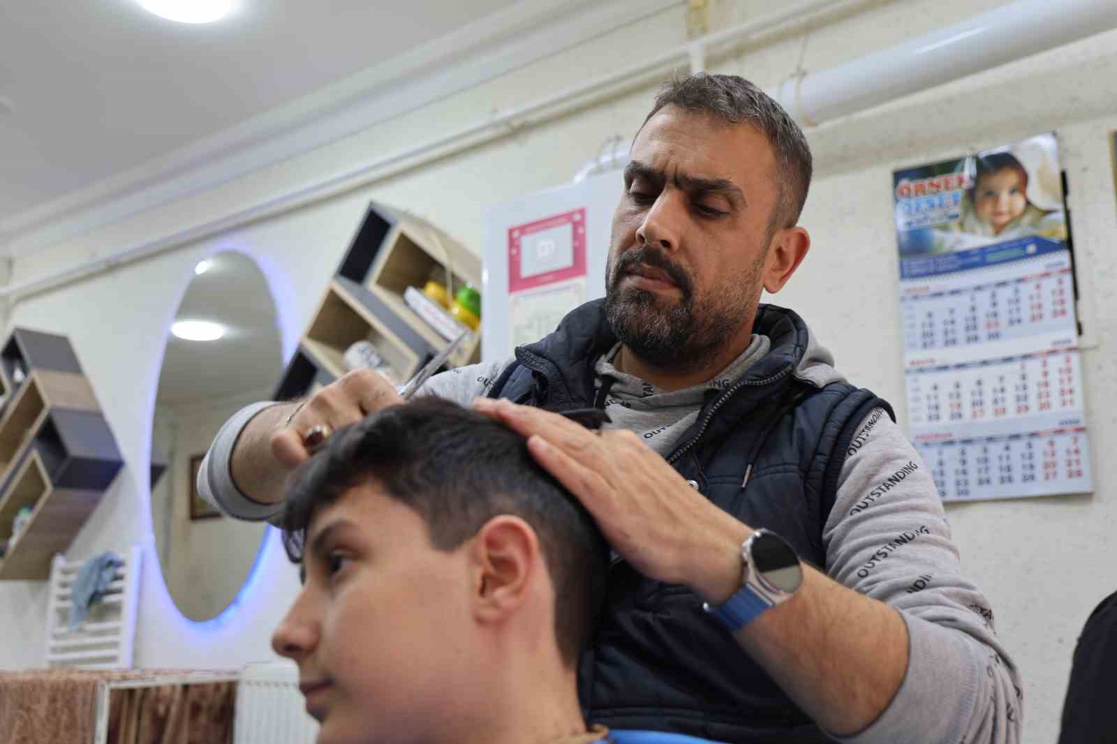 elazigda berberlerin bayram mesaisi basladi 2 Giljcdqp