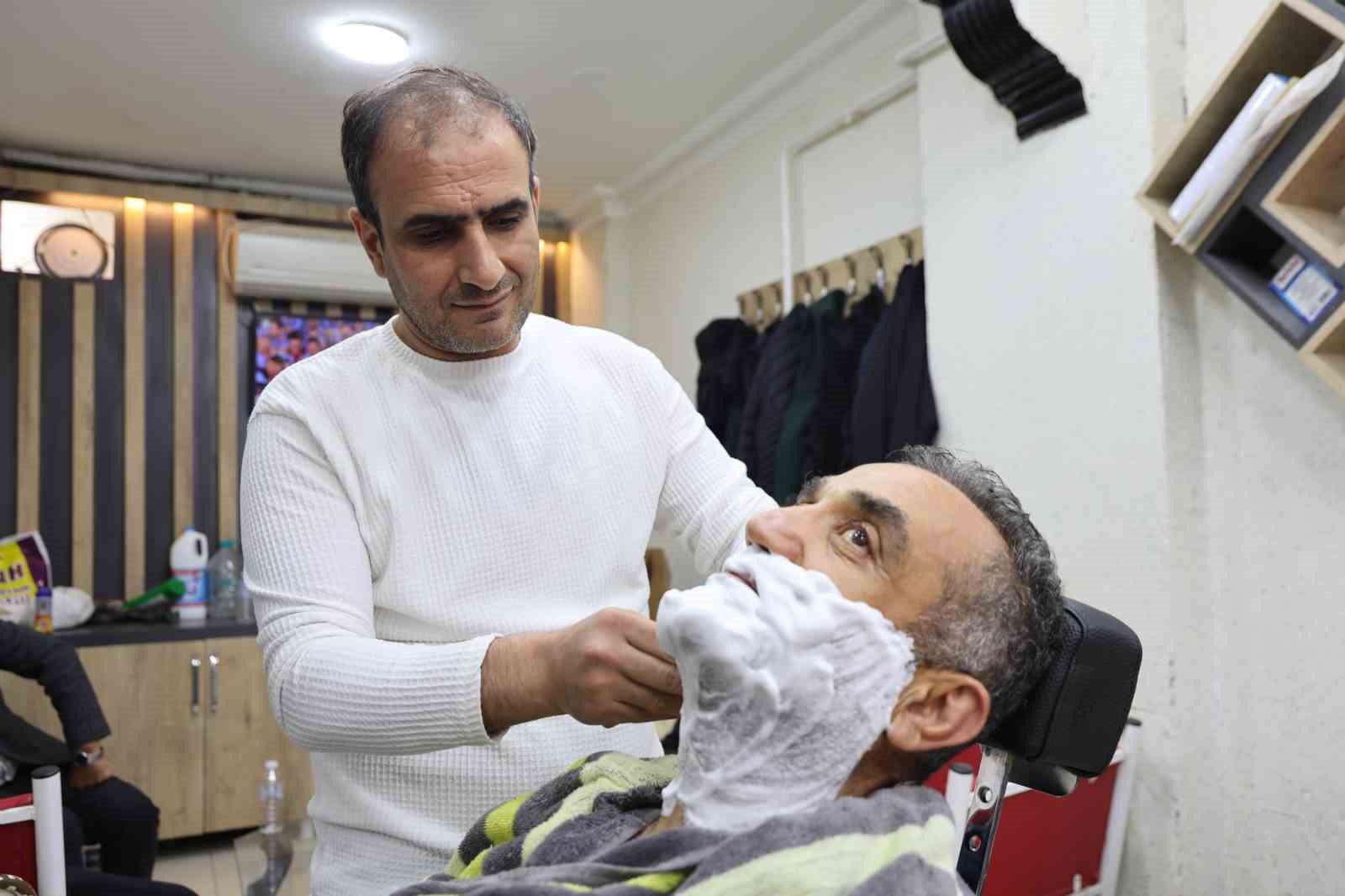 elazigda berberlerin bayram mesaisi basladi 3 gt7Es8aJ
