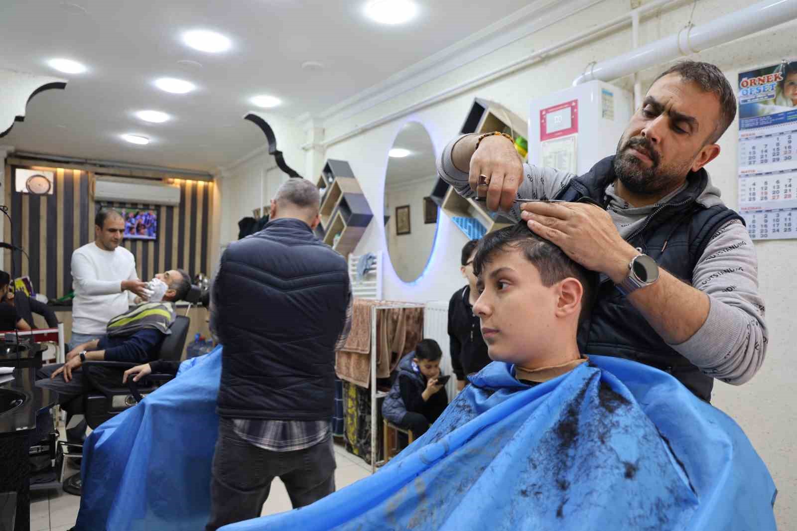 elazigda berberlerin bayram mesaisi basladi 4 uQ6J2BPp
