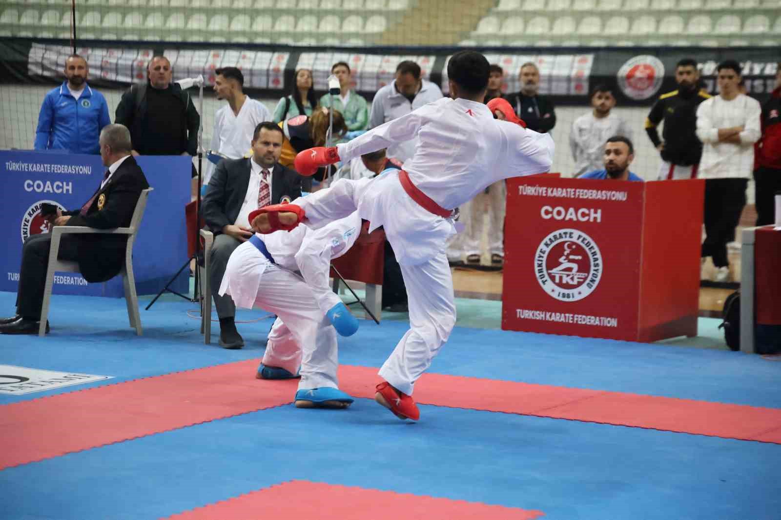 elazigda binin uzerinde karate sporcusu milli takima secilmek icin ter dokuyor 2 9KmtyWhy
