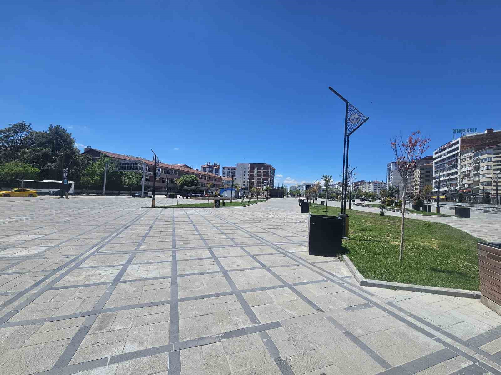 elazigda cadde ve sokaklar bos kaldi 1 ag5Yb7ni