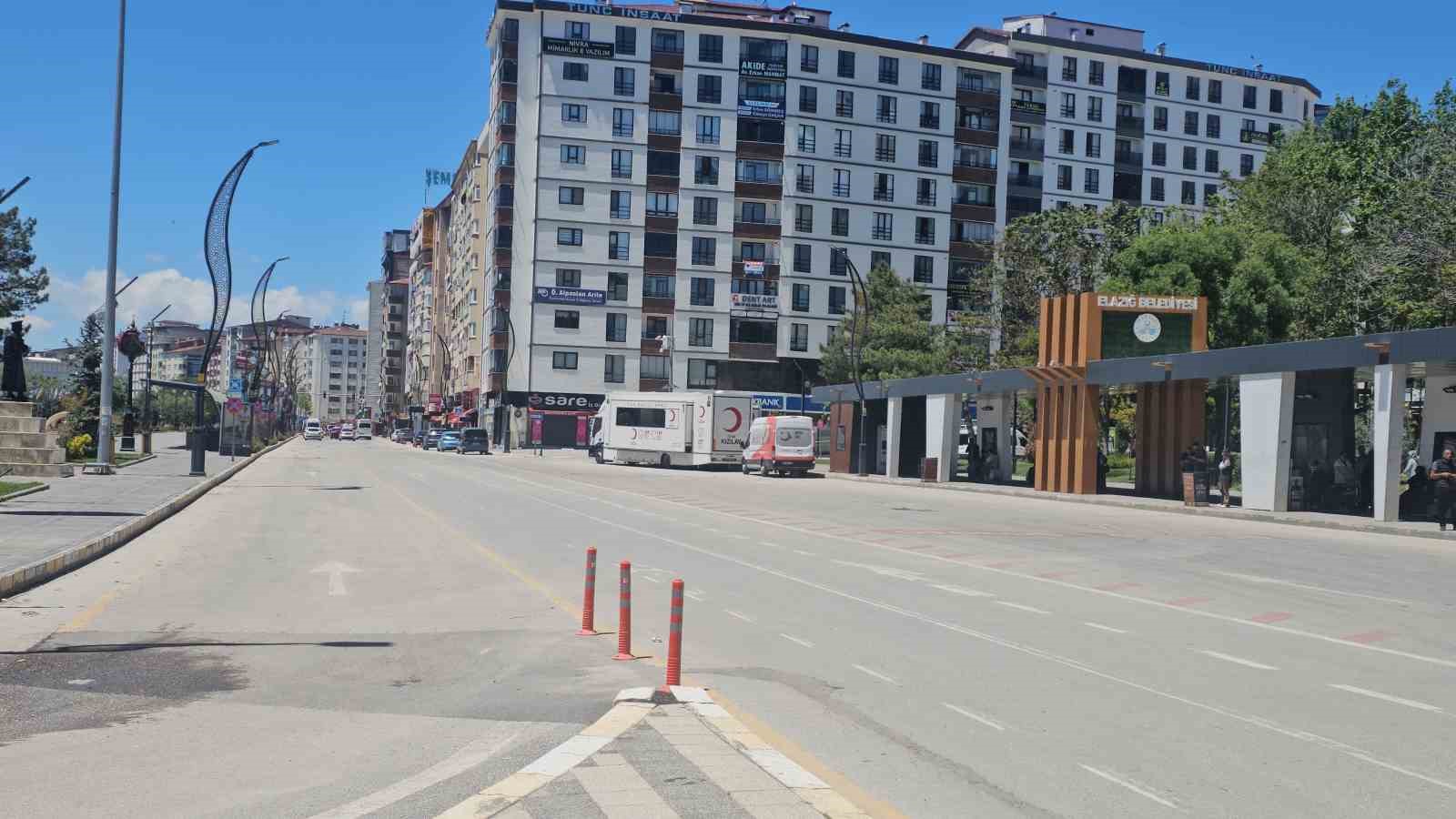 elazigda cadde ve sokaklar bos kaldi 3 sYt48VWG