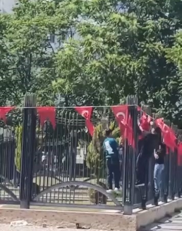 elazigda-cocuklarin-turk-bayragi-hassasiyeti-t5av5riS.jpg
