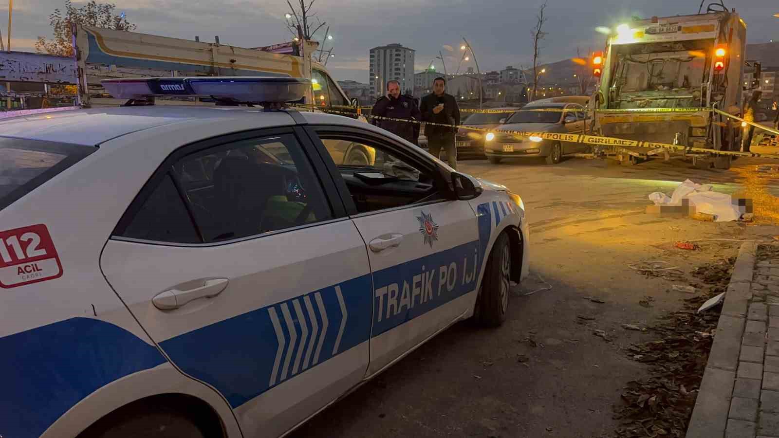 elazigda cop kamyonunun altinda kalan isci hayatini kaybetti 2 zrDqc2NW