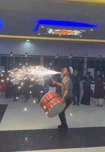 elazigda davulcu figurleri ile dugunlere renk katiyor 1 tXgHHTPw