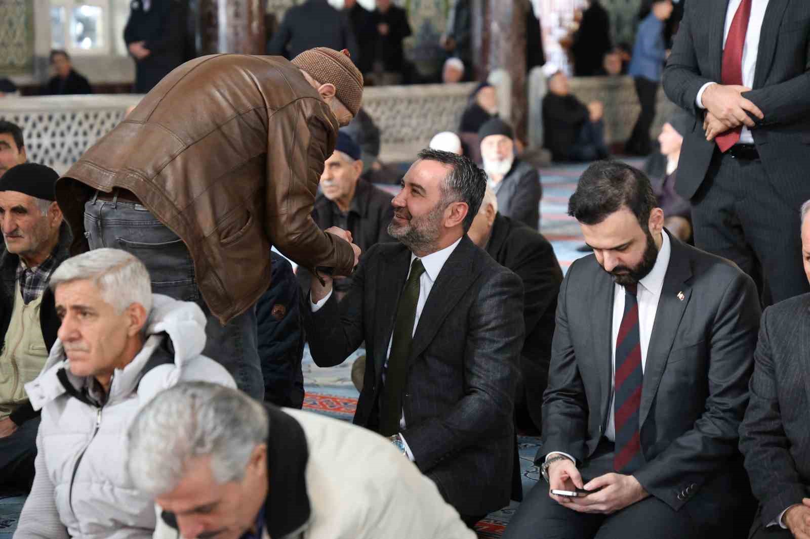 elazigda depremde hayatini kaybedenler dualarla anildi 4 BEhMODiQ