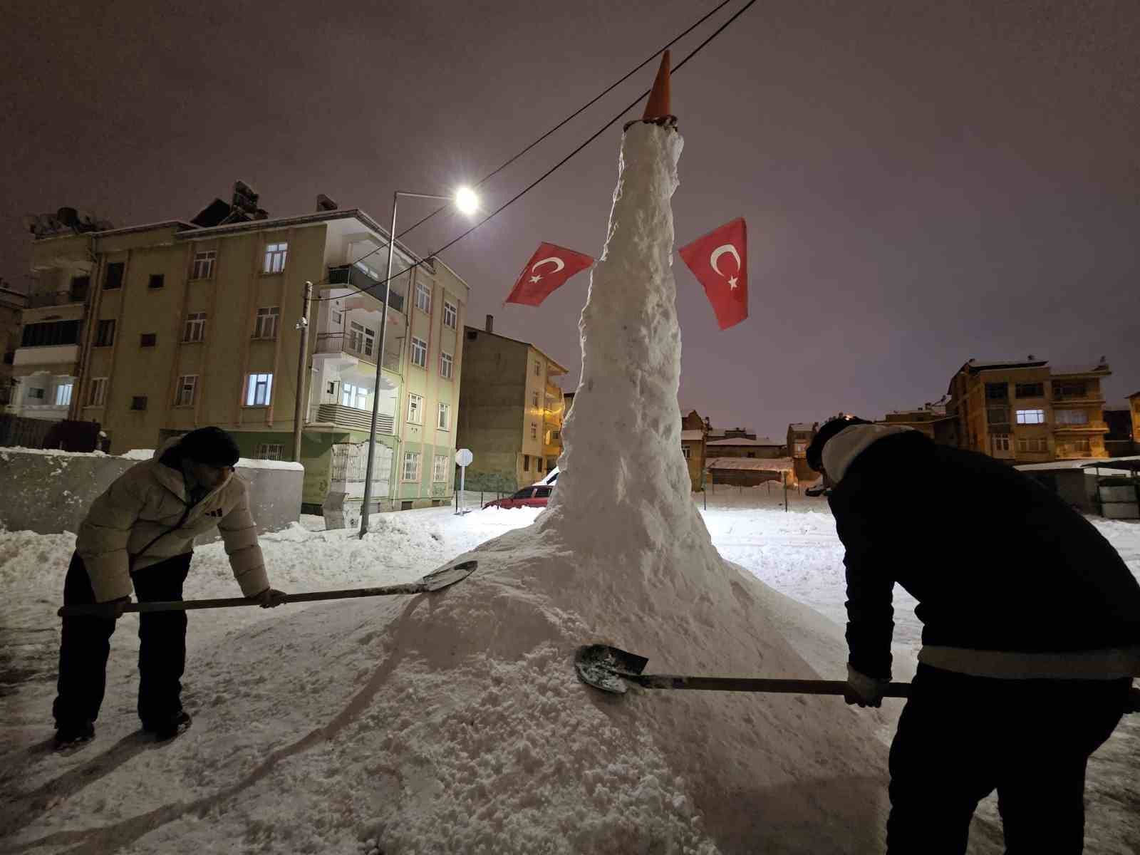 elazigda dev kardan adam gorenleri hayrete dusurdu 4 FyyYhfwy