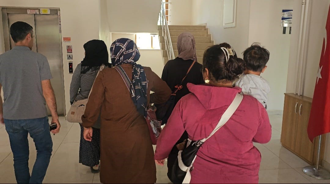 elazigda dilenci sebekesine operasyon kameralara el salladilar 0 65DRMC9G