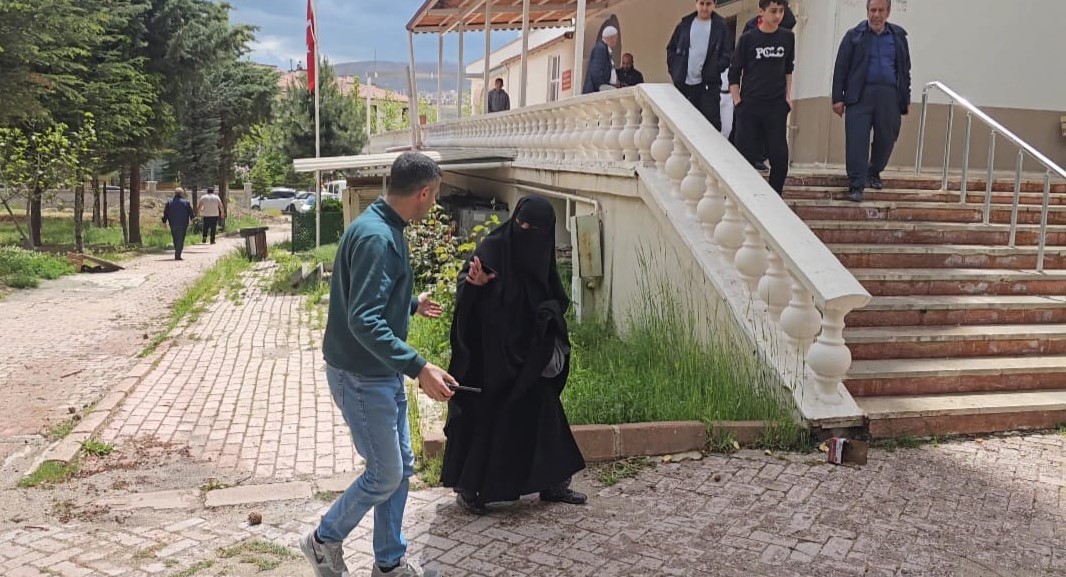 elazigda dilenciler kacti zabita yakaladi hepsi kacti gitti beni birakma aman ha 1 Jpzc3afp