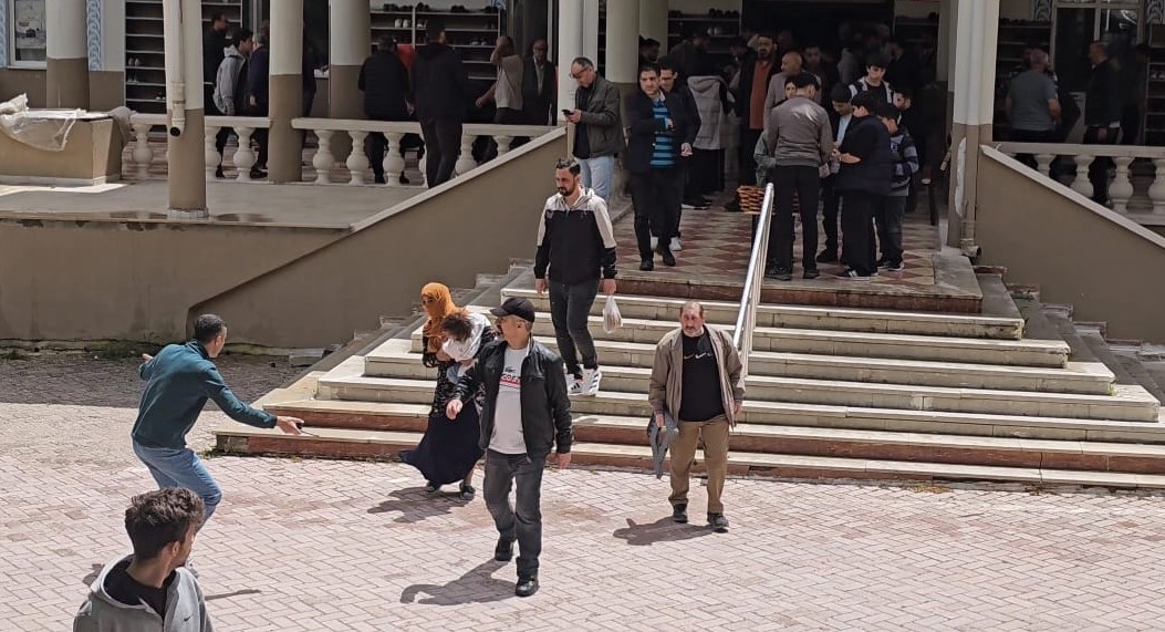 elazigda dilenciler kacti zabita yakaladi hepsi kacti gitti beni birakma aman ha 3 dmZCppcV