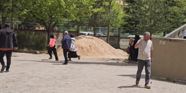 elazigda-dilenciler-kacti-zabita-yakaladi-hepsi-kacti-gitti-beni-birakma-aman-ha-5iVGhtDT.jpg