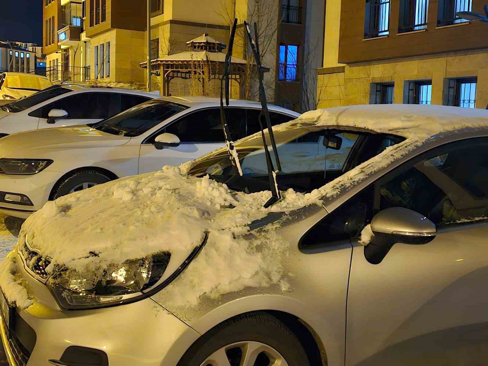 elazigda dondurucu soguklara karsi arac camlari kilimle korunuyor 2 JMgplTzT