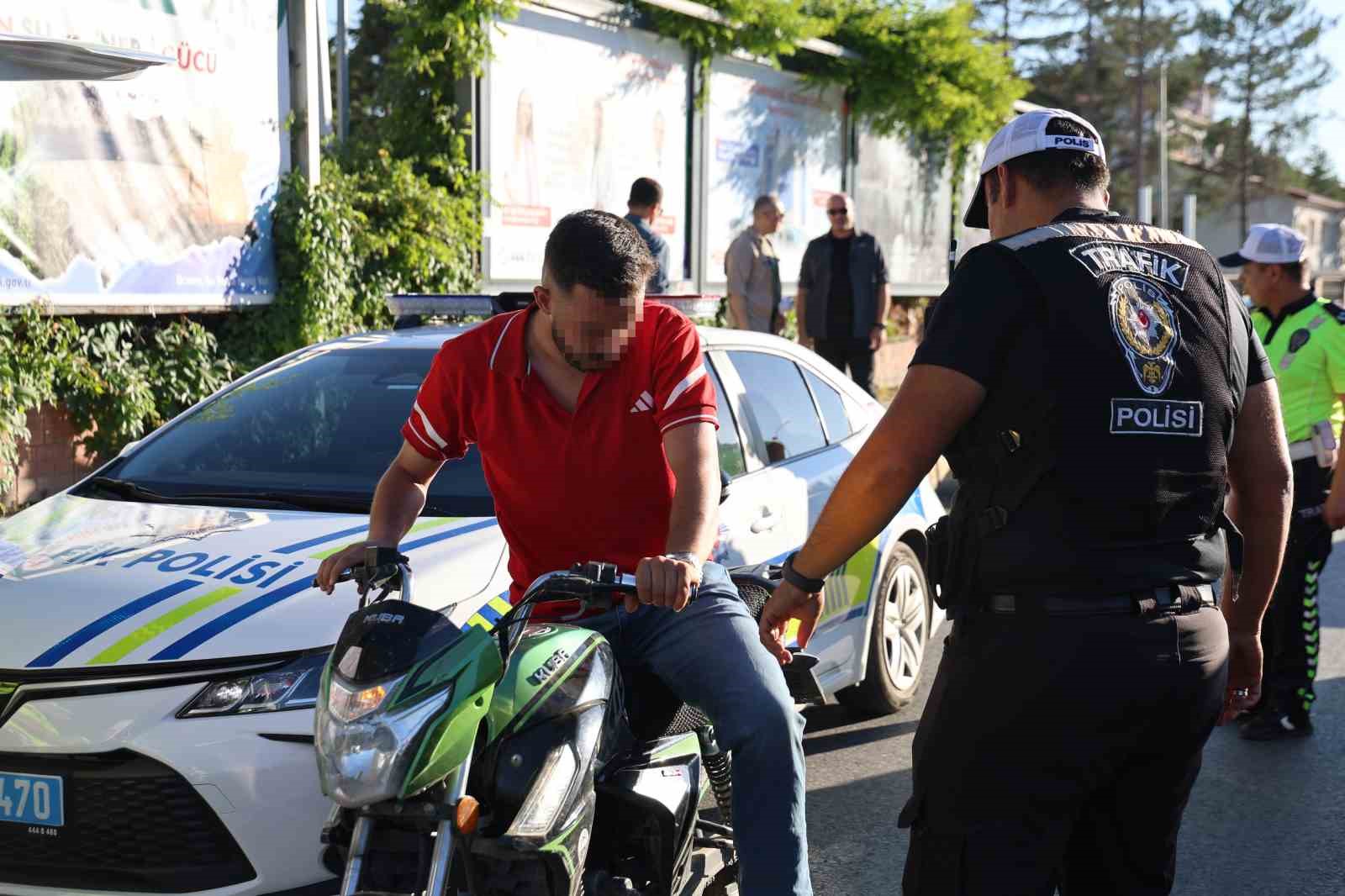 elazigda dur ihtarina uymayan surucuye 200 bin lira ceza 4 Mk3GjjSC