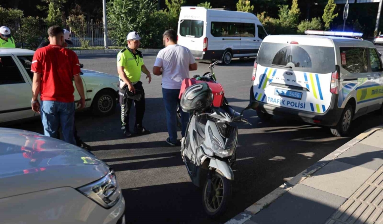 elazigda-dur-ihtarina-uymayan-surucuye-200-bin-lira-ceza-M5UiWHze.jpg