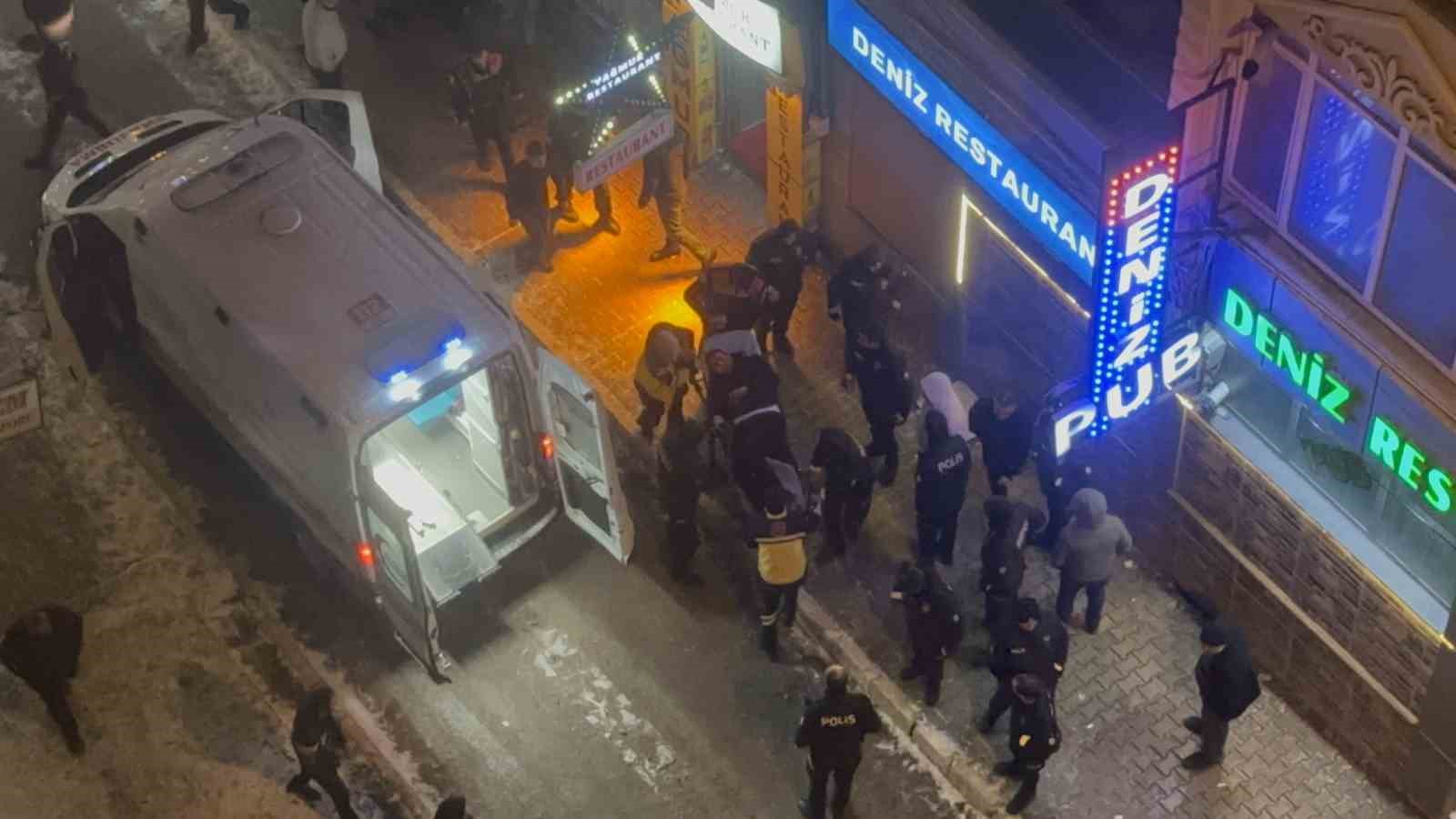 Elazığ’da eğlence mekanında bıçaklı ve sopalı kavga: 4 yaralı 4 elazigda eglence mekaninda bicakli ve sopali kavga 4 yarali 0 BYOHBvS6