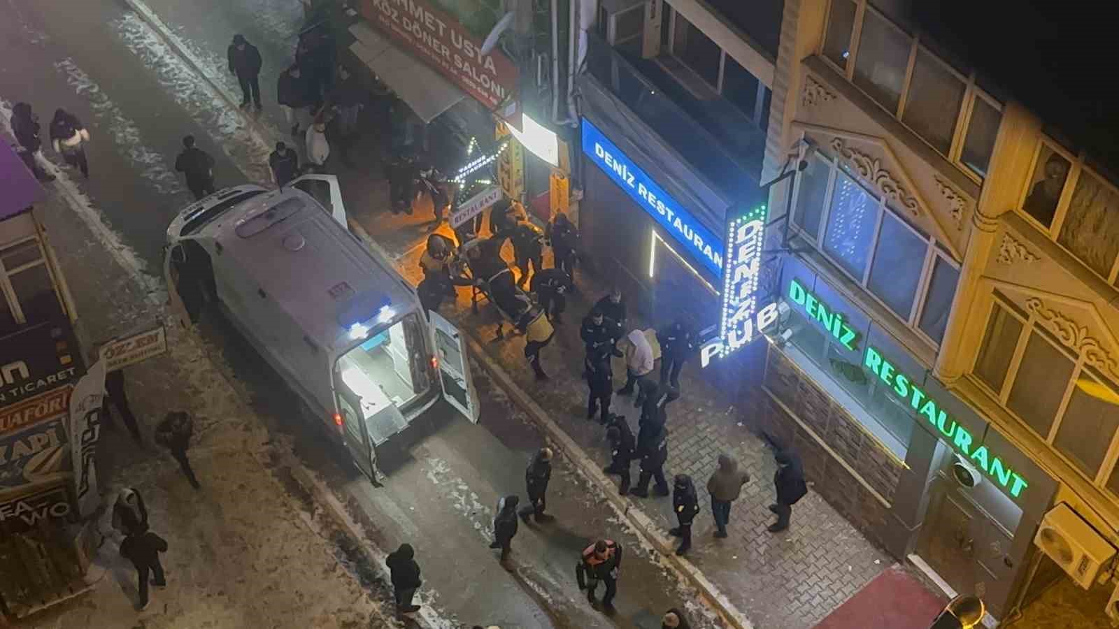 Elazığ’da eğlence mekanında bıçaklı ve sopalı kavga: 4 yaralı 5 elazigda eglence mekaninda bicakli ve sopali kavga 4 yarali 1