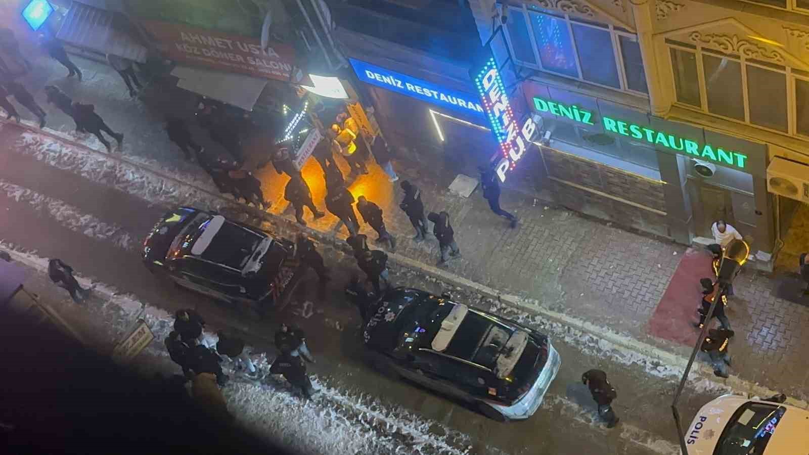 Elazığ’da eğlence mekanında bıçaklı ve sopalı kavga: 4 yaralı 6 elazigda eglence mekaninda bicakli ve sopali kavga 4 yarali 2 Yzj1l8lJ